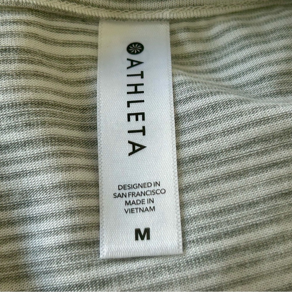 Athleta Ladies T-Shirt - Size M￼ - Picture 5 of 6